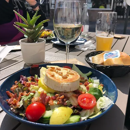 Apartman Modern 3 Bedroom 300 Meters To The *