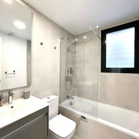 Apartment Modern 3 Bedroom 300 Meters To The *