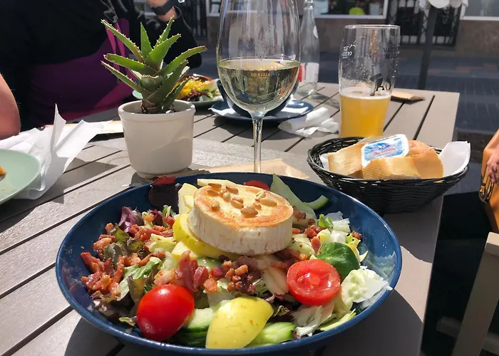 Apartment Modern 3 Bedroom 300 Meters To The *