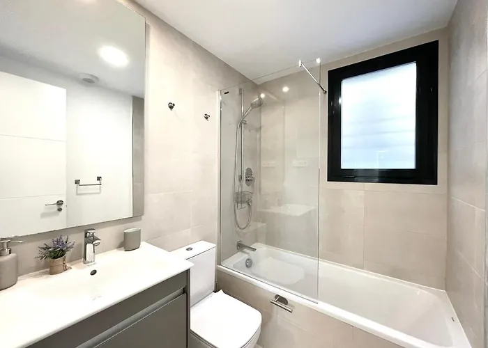 Apartment Modern 3 Bedroom 300 Meters To The *