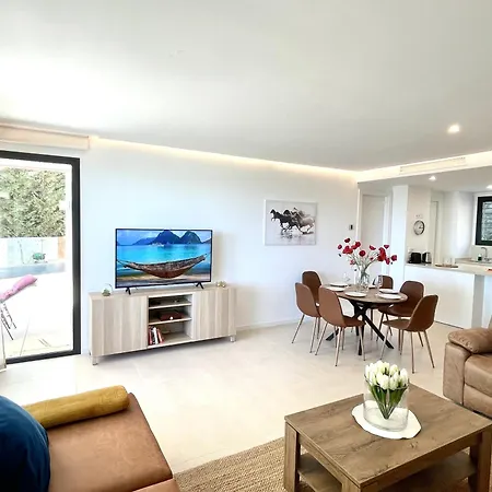 Apartment Modern 3 Bedroom 300 Meters To The