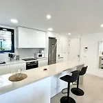 Apartmán Modern 3 Bedroom 300 Meters To The