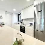 Apartmán Modern 3 Bedroom 300 Meters To The