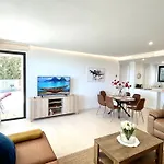 Apartmán Modern 3 Bedroom 300 Meters To The